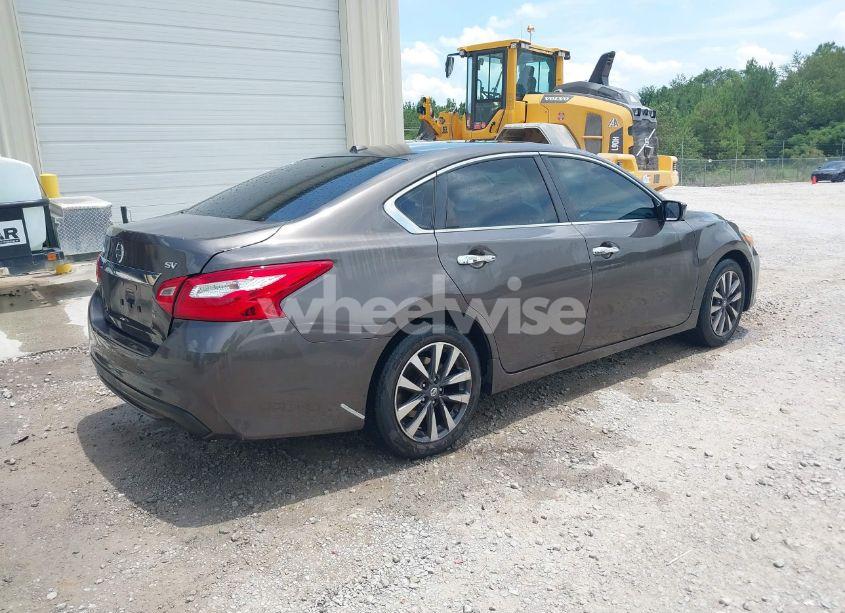 Photo 4 of 2017 Nissan Altima 2.5/2.5 S/2.5 SL/2.5 SR/2.5 SV (VIN 1N4AL3AP8HC117379)