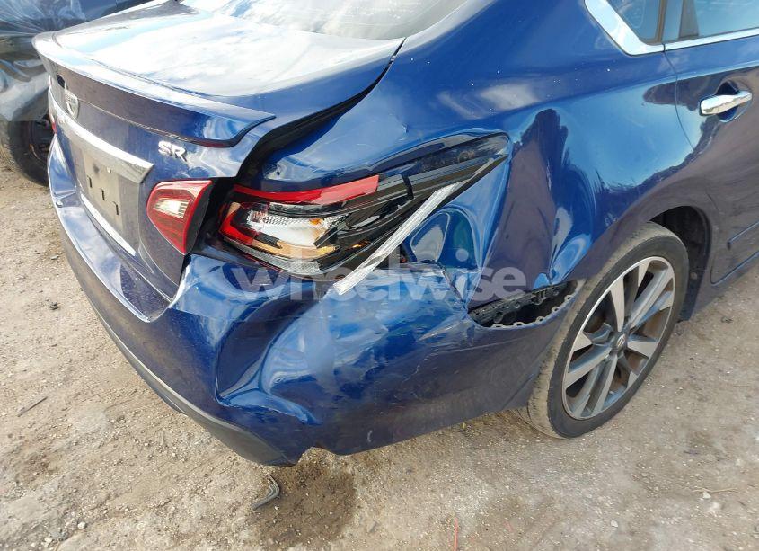 Photo 6 of 2017 Nissan Altima 2.5 SR (VIN 1N4AL3AP8HC120928)