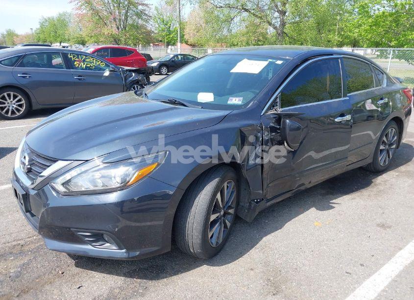 Photo 2 of 2017 Nissan Altima 2.5 SL (VIN 1N4AL3AP8HC127880)