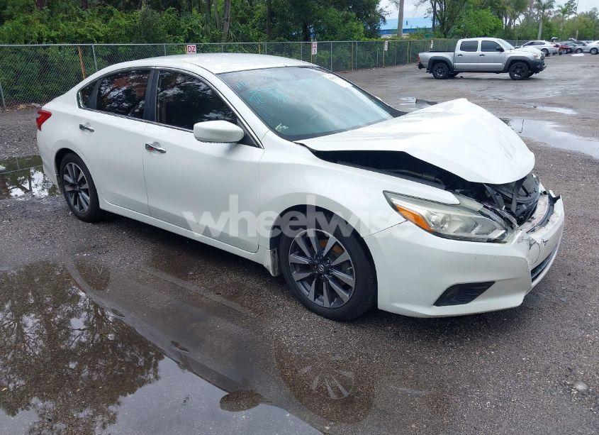 2017 Nissan Altima 2.5 SV (VIN 1N4AL3AP8HC132609) main photo