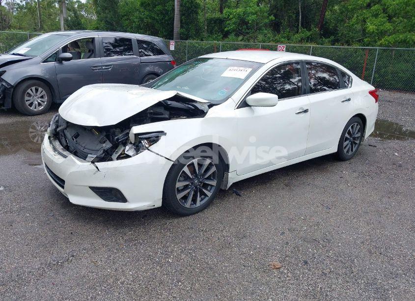 Photo 2 of 2017 Nissan Altima 2.5 SV (VIN 1N4AL3AP8HC132609)