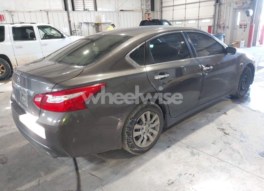 Photo 4 of 2017 Nissan Altima 2.5 S (VIN 1N4AL3AP8HC137485)