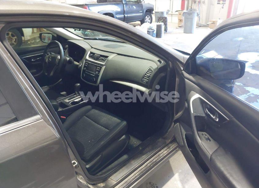 Photo 5 of 2017 Nissan Altima 2.5 S (VIN 1N4AL3AP8HC137485)