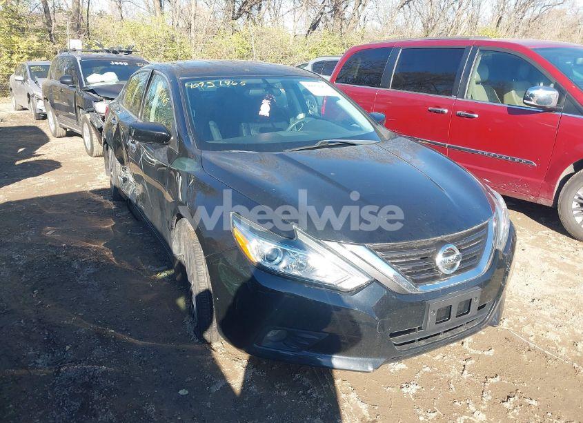 2017 Nissan Altima 2.5 SV (VIN 1N4AL3AP8HC156988) main photo
