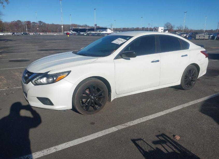 Photo 2 of 2017 Nissan Altima 2.5 SR (VIN 1N4AL3AP8HC170034)