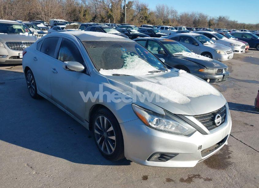 2017 Nissan Altima 2.5 SV (VIN 1N4AL3AP8HC180837) main photo