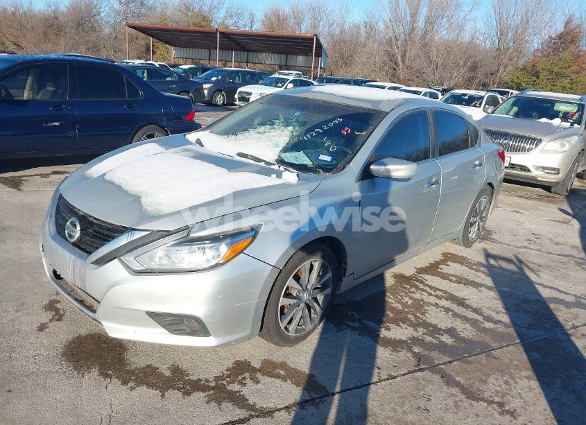 Photo 2 of 2017 Nissan Altima 2.5 SV (VIN 1N4AL3AP8HC180837)