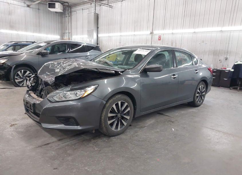 Photo 2 of 2017 Nissan Altima 2.5 SV (VIN 1N4AL3AP8HC207714)