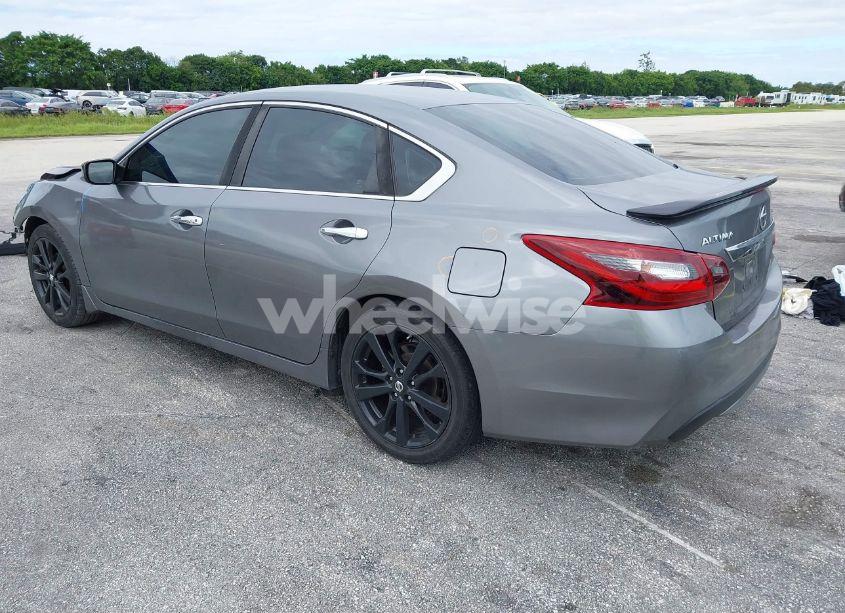 Photo 3 of 2017 Nissan Altima 2.5 SR (VIN 1N4AL3AP8HC216414)