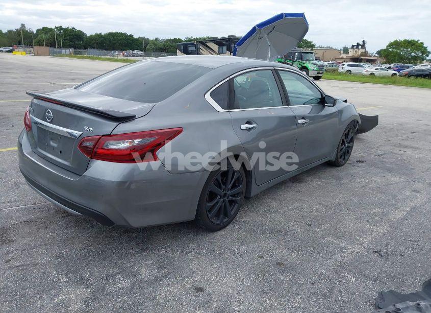 Photo 4 of 2017 Nissan Altima 2.5 SR (VIN 1N4AL3AP8HC216414)