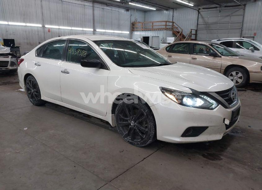 2017 Nissan Altima 2.5 SR (VIN 1N4AL3AP8HC239093) main photo