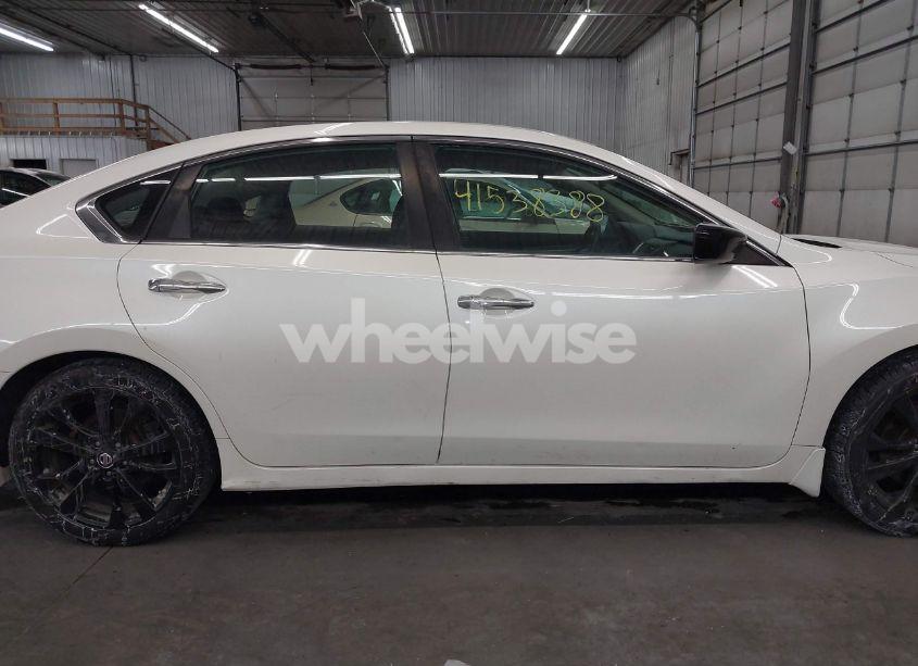 Photo 14 of 2017 Nissan Altima 2.5 SR (VIN 1N4AL3AP8HC239093)