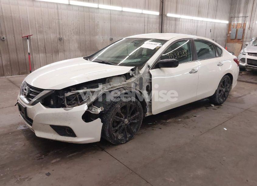 Photo 2 of 2017 Nissan Altima 2.5 SR (VIN 1N4AL3AP8HC239093)
