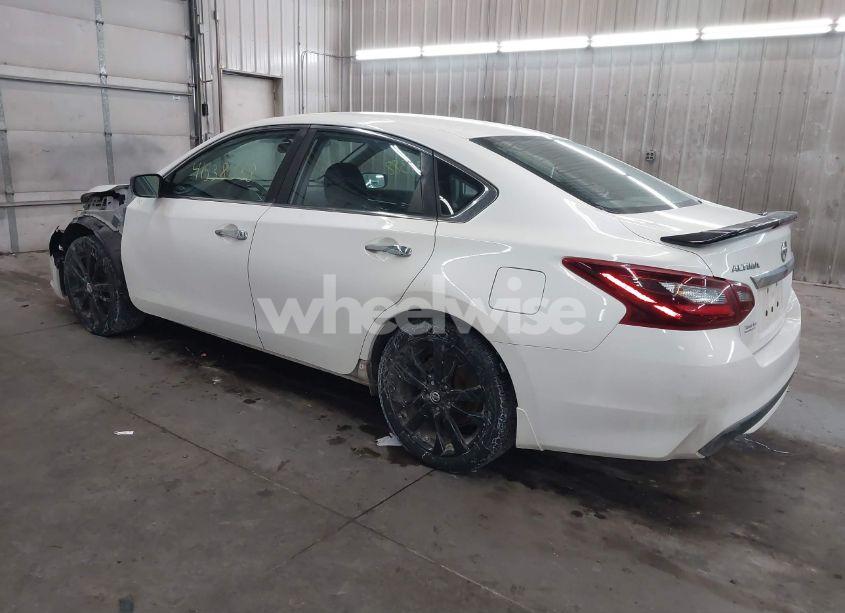 Photo 3 of 2017 Nissan Altima 2.5 SR (VIN 1N4AL3AP8HC239093)