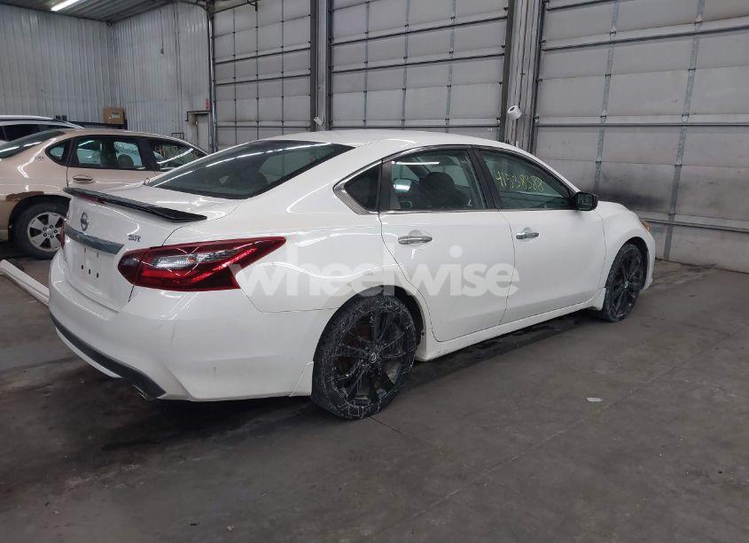 Photo 4 of 2017 Nissan Altima 2.5 SR (VIN 1N4AL3AP8HC239093)