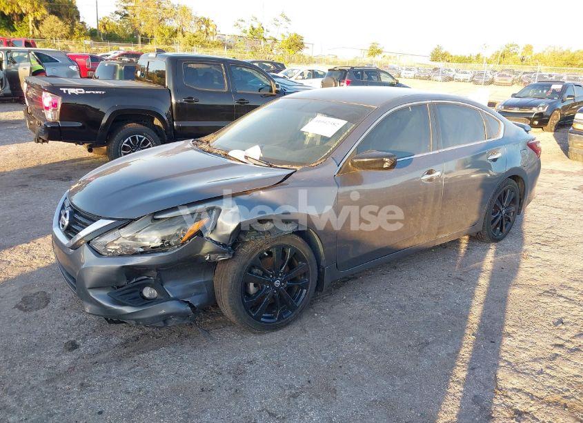 Photo 2 of 2017 Nissan Altima 2.5 SR (VIN 1N4AL3AP8HC243824)