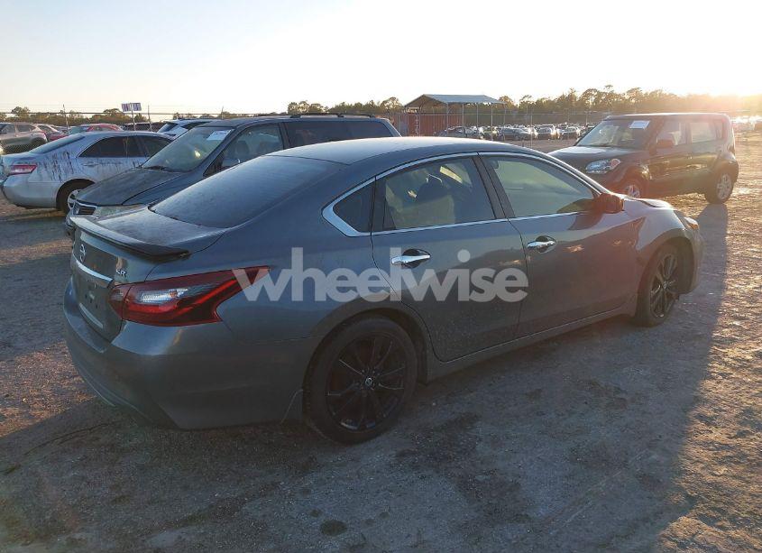Photo 4 of 2017 Nissan Altima 2.5 SR (VIN 1N4AL3AP8HC243824)
