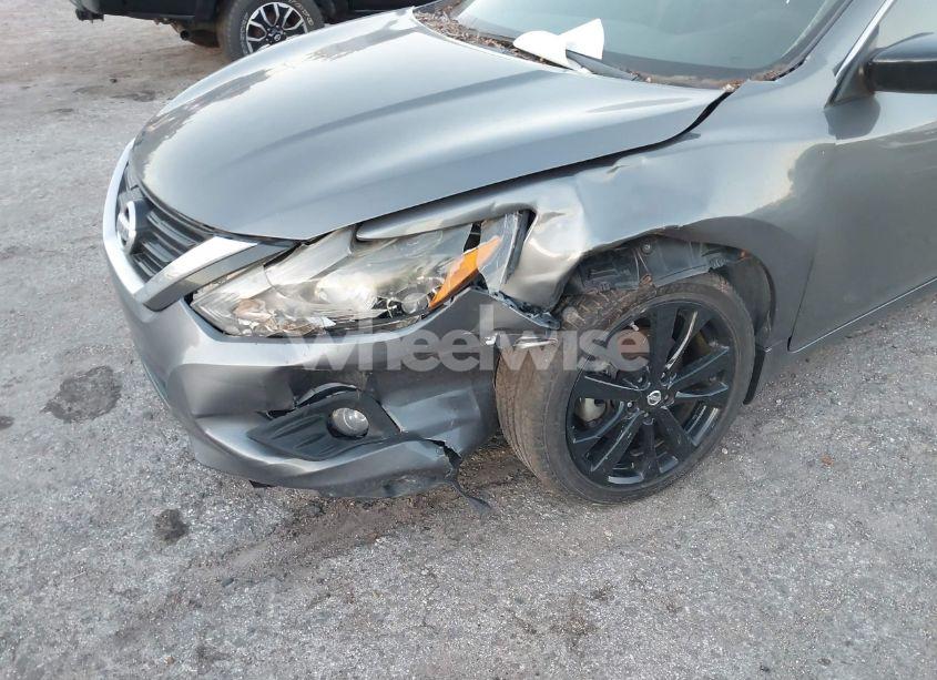 Photo 6 of 2017 Nissan Altima 2.5 SR (VIN 1N4AL3AP8HC243824)