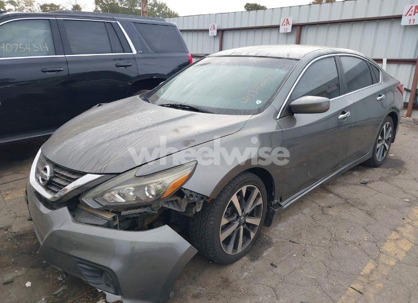 Photo 2 of 2017 Nissan Altima 2.5 SR (VIN 1N4AL3AP8HC249137)