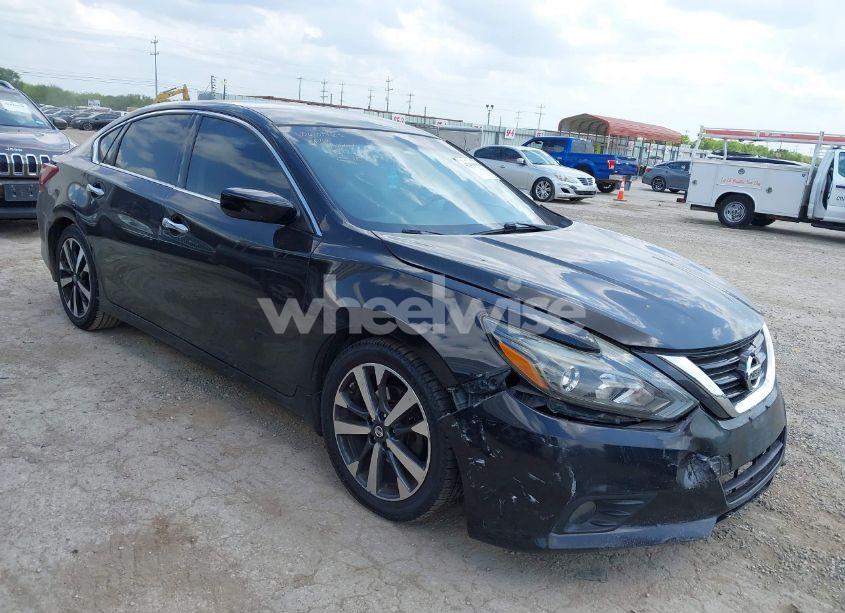 2017 Nissan Altima 2.5 SR (VIN 1N4AL3AP8HC250708) main photo