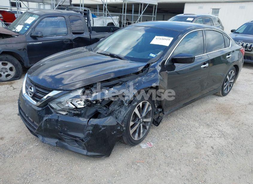 Photo 2 of 2017 Nissan Altima 2.5 SR (VIN 1N4AL3AP8HC250708)