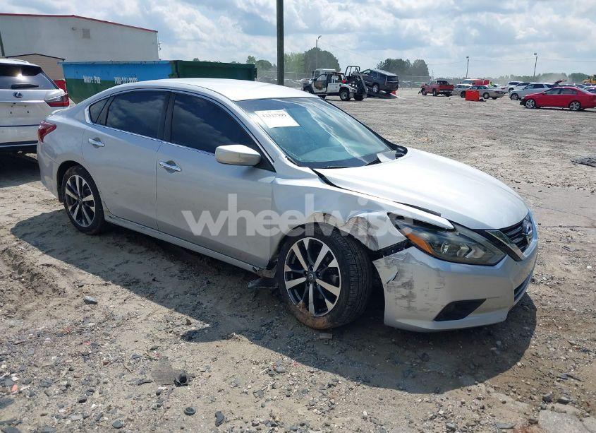2017 Nissan Altima 2.5 SR (VIN 1N4AL3AP8HC257299) main photo