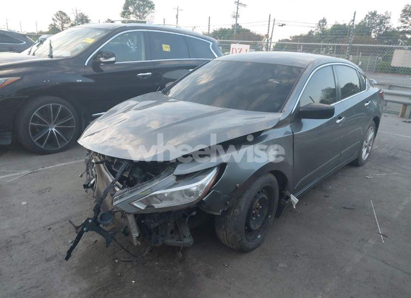 Photo 2 of 2017 Nissan Altima 2.5 SR (VIN 1N4AL3AP8HC268108)