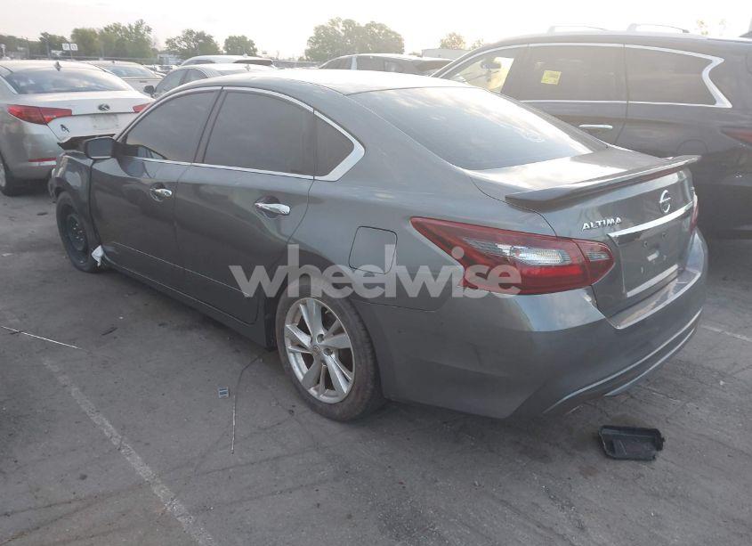 Photo 3 of 2017 Nissan Altima 2.5 SR (VIN 1N4AL3AP8HC268108)