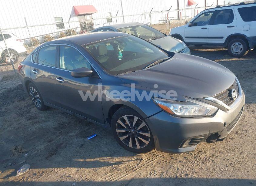 2017 Nissan Altima 2.5 SV (VIN 1N4AL3AP8HC275849) main photo