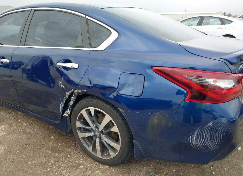 Photo 6 of 2017 Nissan Altima 2.5 SR (VIN 1N4AL3AP8HC479129)