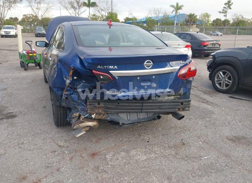 Photo 6 of 2017 Nissan Altima 2.5 SR (VIN 1N4AL3AP8HC479177)