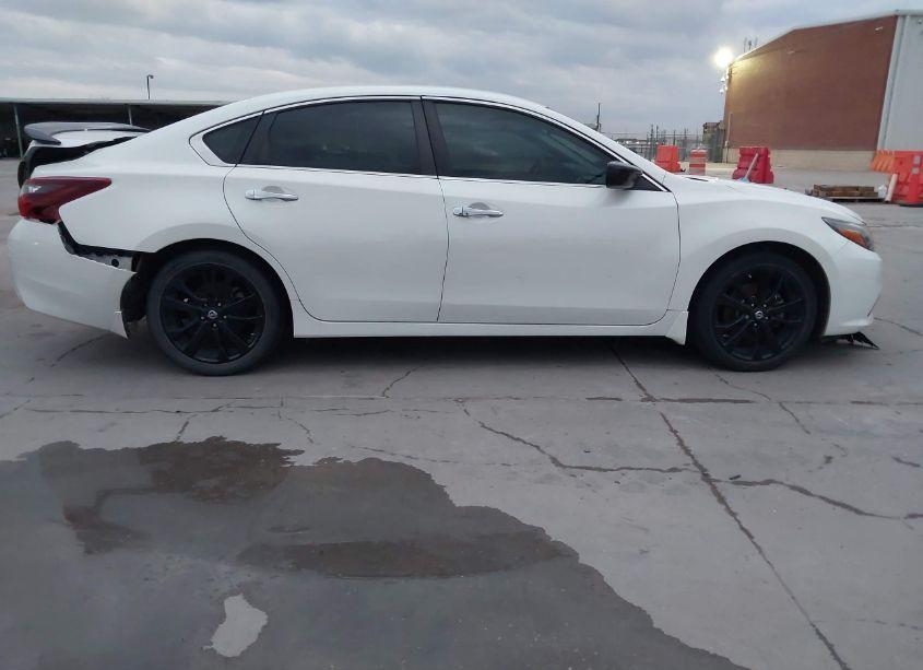 Photo 13 of 2017 Nissan Altima 2.5 SR (VIN 1N4AL3AP8HC491068)