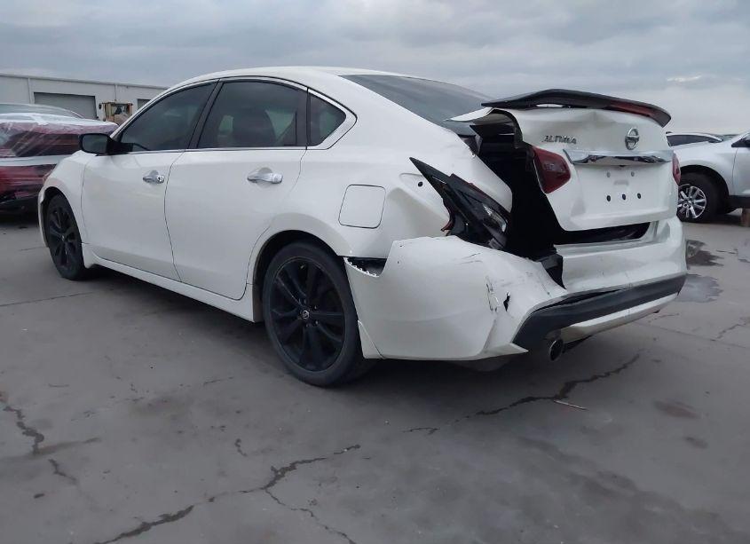 Photo 3 of 2017 Nissan Altima 2.5 SR (VIN 1N4AL3AP8HC491068)