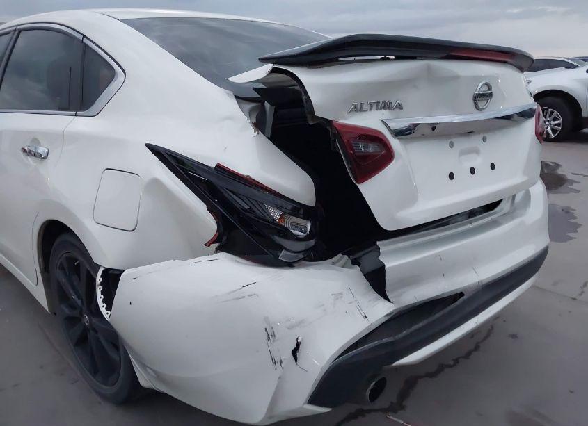 Photo 6 of 2017 Nissan Altima 2.5 SR (VIN 1N4AL3AP8HC491068)