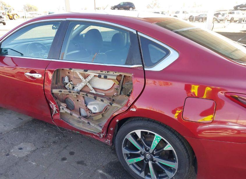 Photo 6 of 2017 Nissan Altima 2.5 SR (VIN 1N4AL3AP8HC498652)