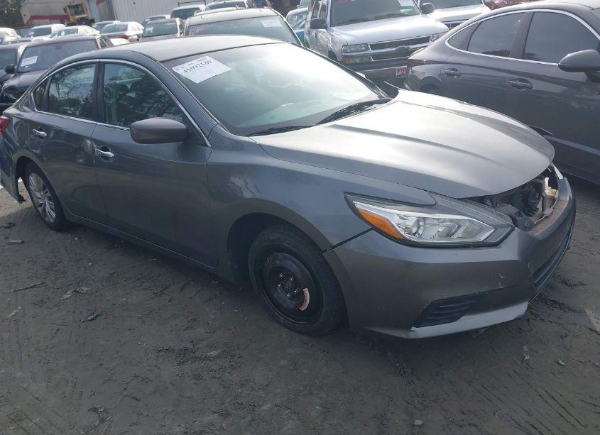 2017 Nissan Altima 2.5 S (VIN 1N4AL3AP8HN352627) main photo