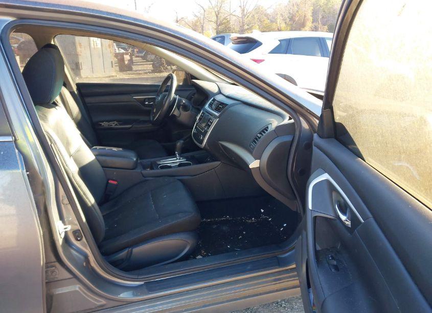 Photo 5 of 2017 Nissan Altima 2.5 SR (VIN 1N4AL3AP8HN353356)