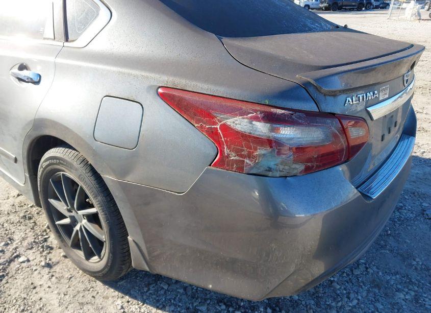 Photo 6 of 2017 Nissan Altima 2.5 SR (VIN 1N4AL3AP8HN353356)