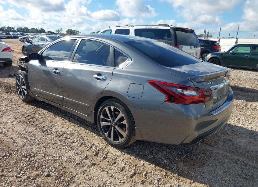 Photo 3 of 2017 Nissan Altima 2.5 SR (VIN 1N4AL3AP8HN359982)