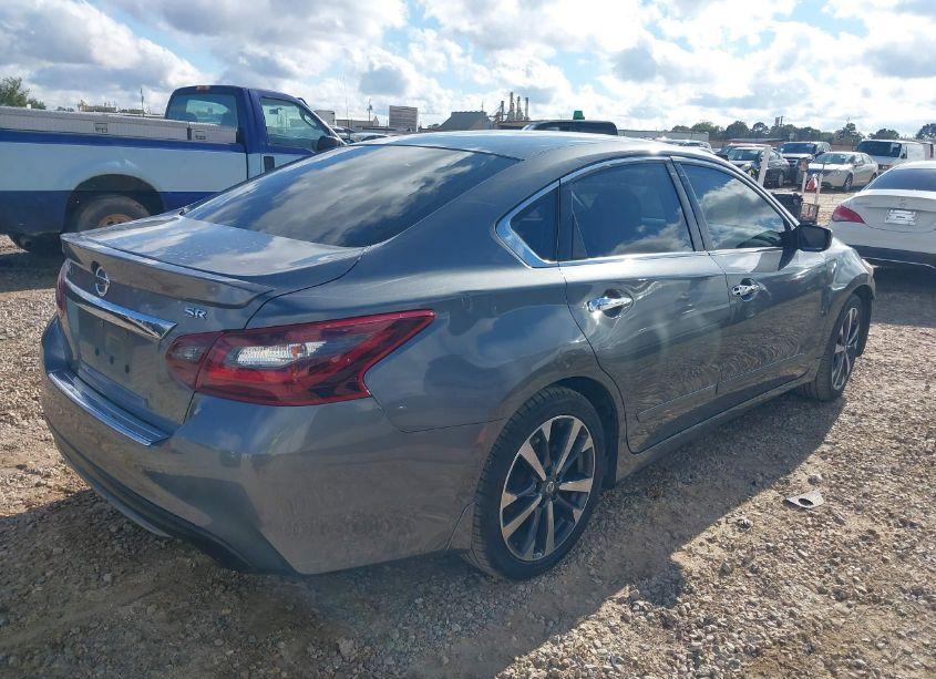 Photo 4 of 2017 Nissan Altima 2.5 SR (VIN 1N4AL3AP8HN359982)