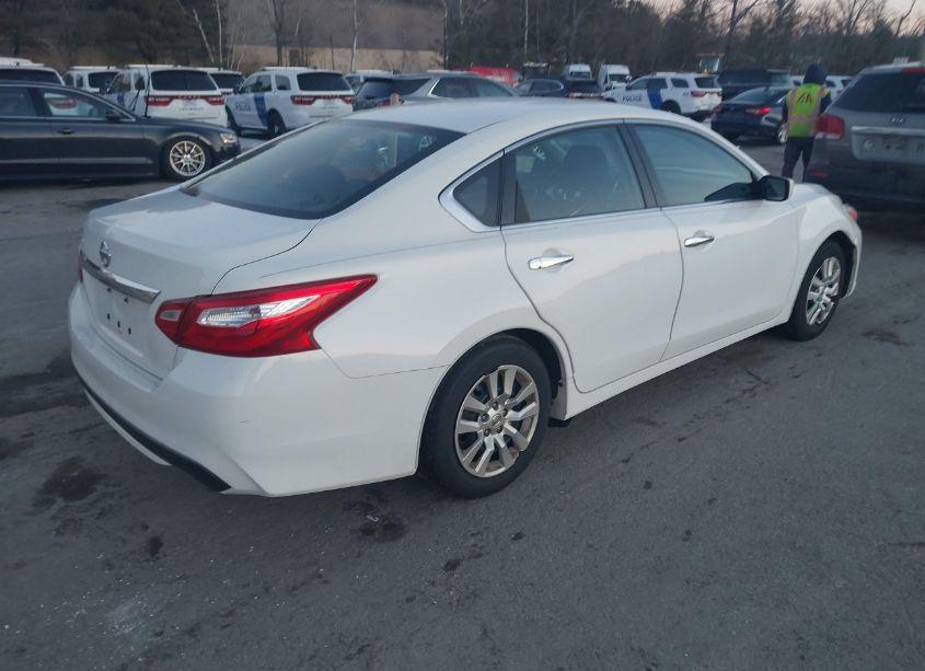 Photo 4 of 2017 Nissan Altima 2.5 S (VIN 1N4AL3AP8HN363028)