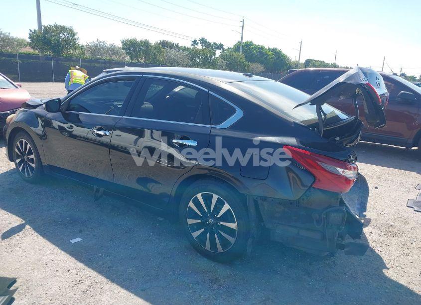 Photo 3 of 2018 Nissan Altima 2.5 SL (VIN 1N4AL3AP8JC109000)