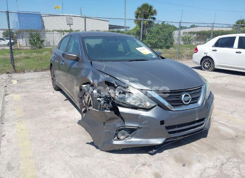 2018 Nissan Altima 2.5 SV (VIN 1N4AL3AP8JC113841) main photo