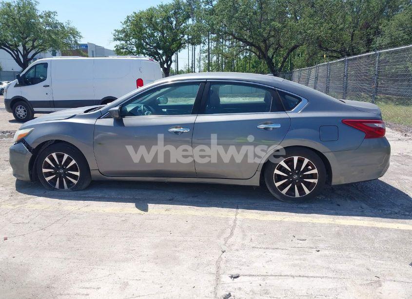 Photo 14 of 2018 Nissan Altima 2.5 SV (VIN 1N4AL3AP8JC113841)