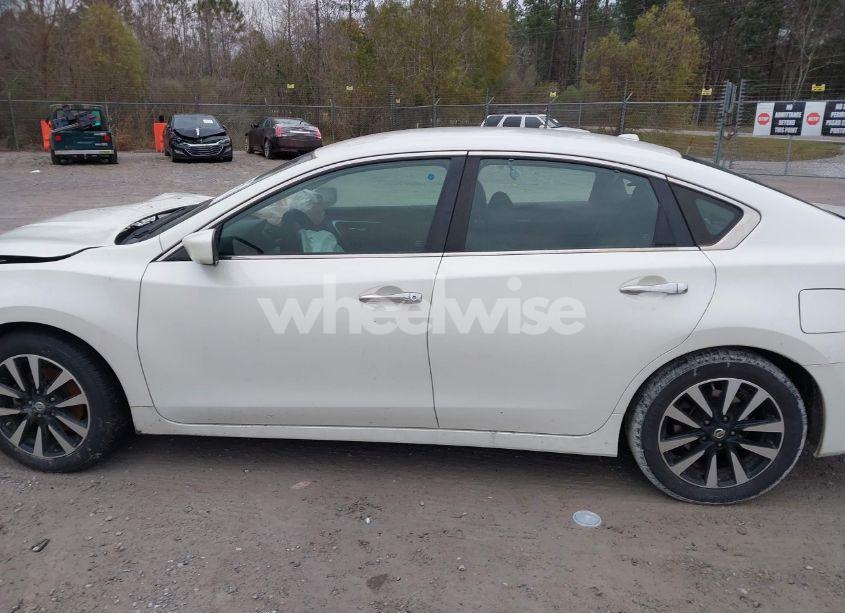 Photo 15 of 2018 Nissan Altima 2.5 SV (VIN 1N4AL3AP8JC119123)