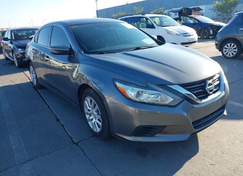 2018 Nissan Altima 2.5 S (VIN 1N4AL3AP8JC138707) main photo