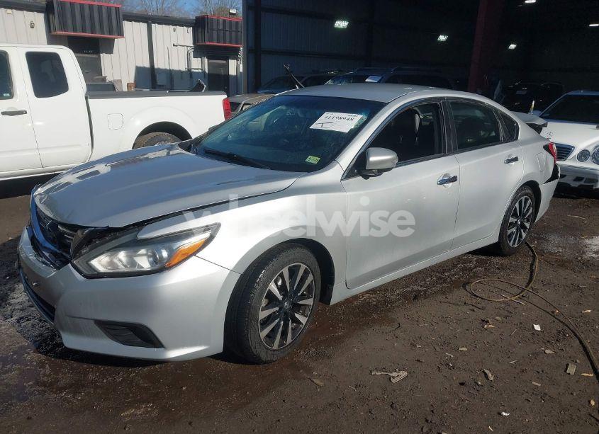 Photo 2 of 2018 Nissan Altima 2.5 SL (VIN 1N4AL3AP8JC154079)