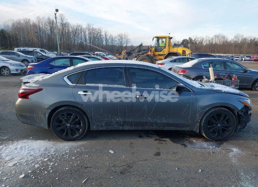 Photo 14 of 2018 Nissan Altima 2.5 SR (VIN 1N4AL3AP8JC156981)