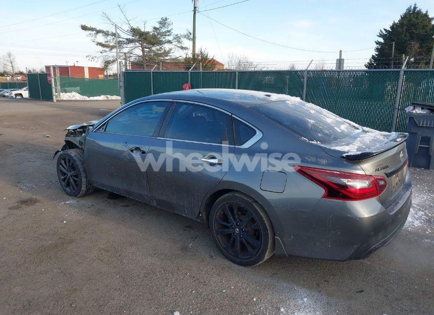 Photo 3 of 2018 Nissan Altima 2.5 SR (VIN 1N4AL3AP8JC156981)