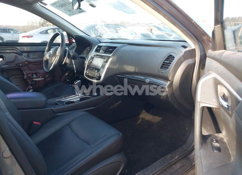 Photo 5 of 2018 Nissan Altima 2.5 SR (VIN 1N4AL3AP8JC156981)